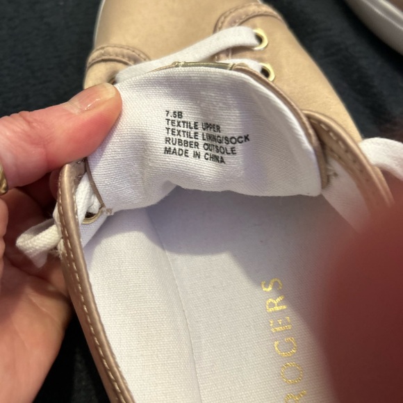 Jack Rogers Lia Satin Sneaker NWOT Sz 7 1/2 - Picture 2 of 15